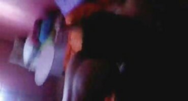 ఒక బొమ్మ మీద నాటిన