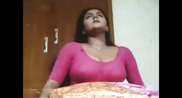 పెద్ధ రొమ్ములు కలధి