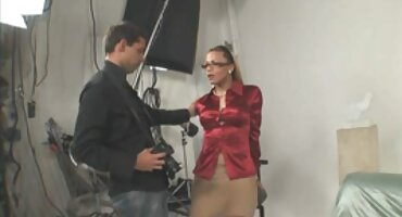 సన్నగా అందమైన పడుచుపిల్ల