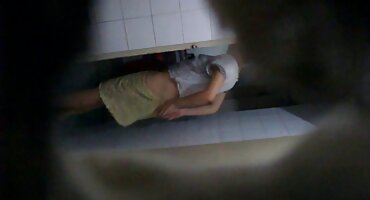 ఒక విద్యార్థి పేల్చాడు