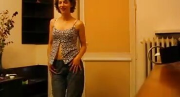 ఒక మెష్ జంప్సూట్లో