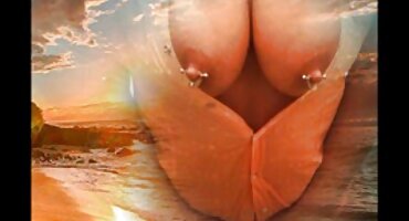 అమ్మాయి ముఖం మీద కూర్చుని