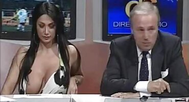 హాటీ తిరిగి ఆమె డ్రాయరు తెలుగు బ్లూ ఫిలిం సెక్స్ తెలుగు కోసం యోని మరియు భావప్రాప్తి