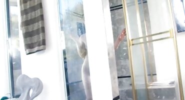 ఒక స్ట్రిప్టీస్ ప్రారంభమైంది