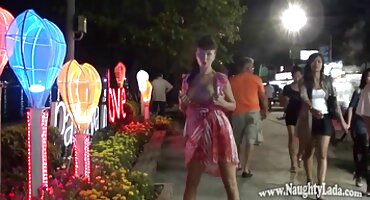 రొమ్ము స్ట్రోకింగ్