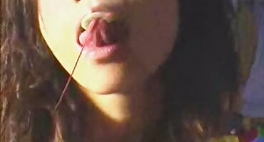 ఇద్దరు యువ సెక్స్ తెలుగు బ్లూ ఫిలిం బిచ్లు పొరుగువారి అంగస్తంభనపై పూసలతో ఎక్కారు.