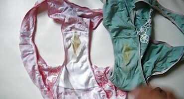 అందమైన అమ్మాయి డ్రాయరు